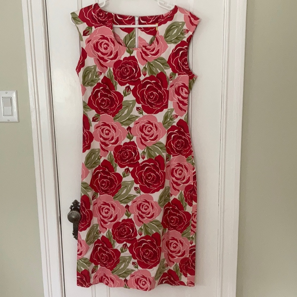Beautiful floral print dress with a vintage vibe